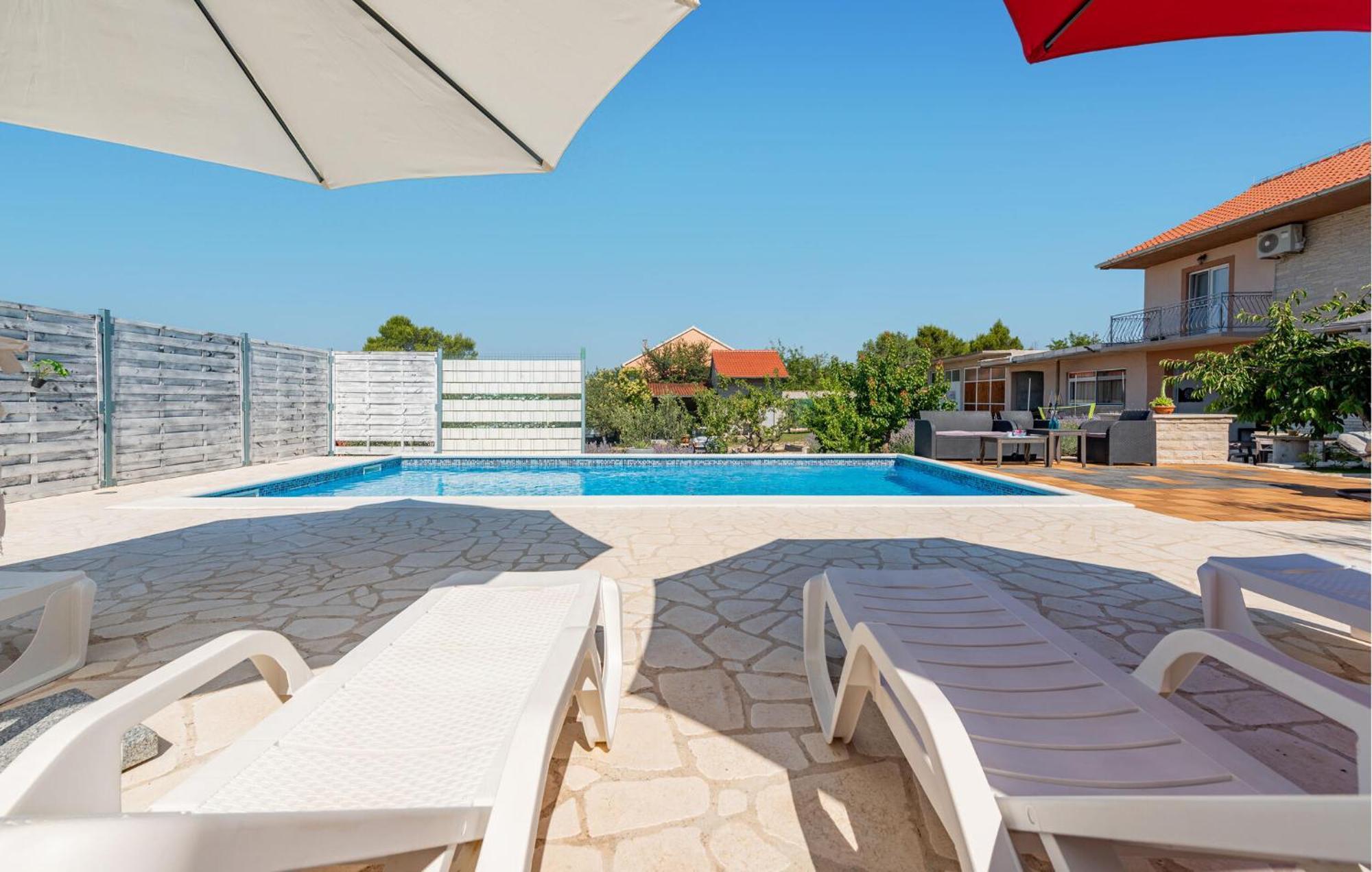 Amazing Home In Lisicic With Outdoor Swimming Pool Lisicici Екстериор снимка