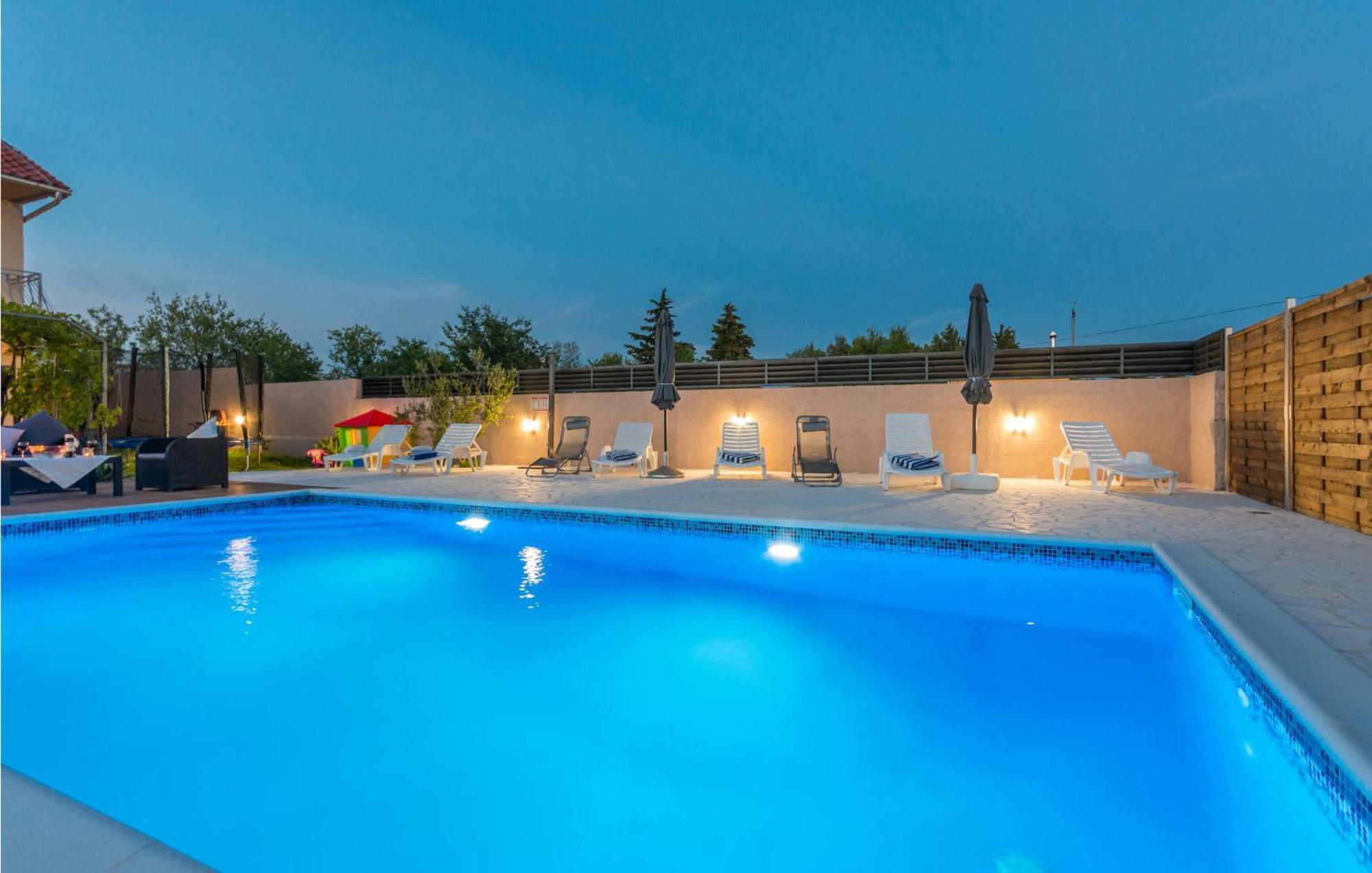 Amazing Home In Lisicic With Outdoor Swimming Pool Lisicici Екстериор снимка